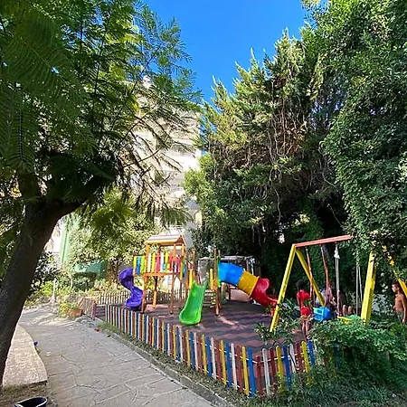 Melissa Garden 4* Side