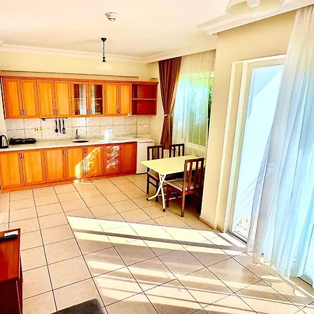 Melissa Garden 4* Side